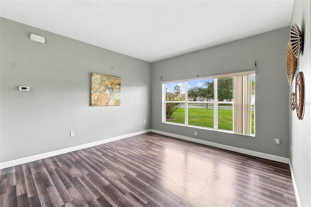 For Sale: $314,900 (4 beds, 2 baths, 2007 Square Feet)