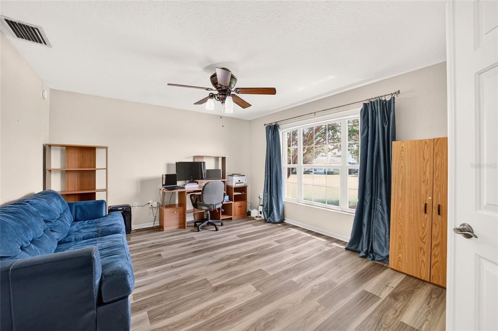 For Sale: $335,000 (3 beds, 2 baths, 2211 Square Feet)