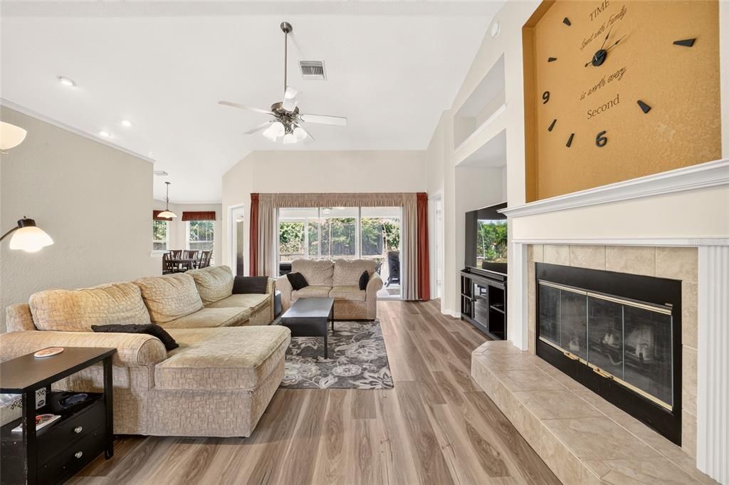 For Sale: $335,000 (3 beds, 2 baths, 2211 Square Feet)