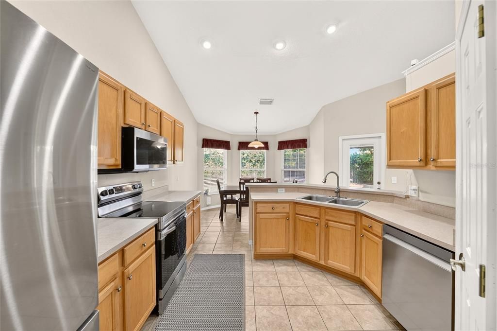 For Sale: $335,000 (3 beds, 2 baths, 2211 Square Feet)