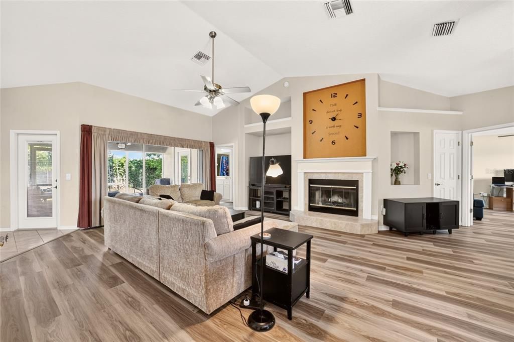 For Sale: $335,000 (3 beds, 2 baths, 2211 Square Feet)