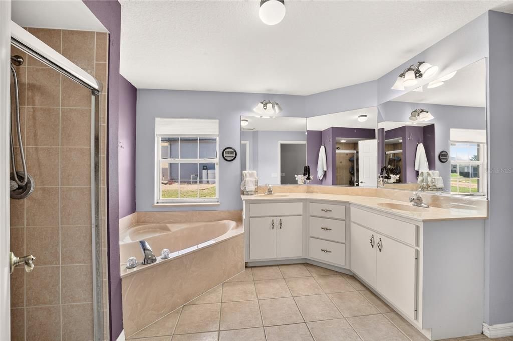 For Sale: $335,000 (3 beds, 2 baths, 2211 Square Feet)
