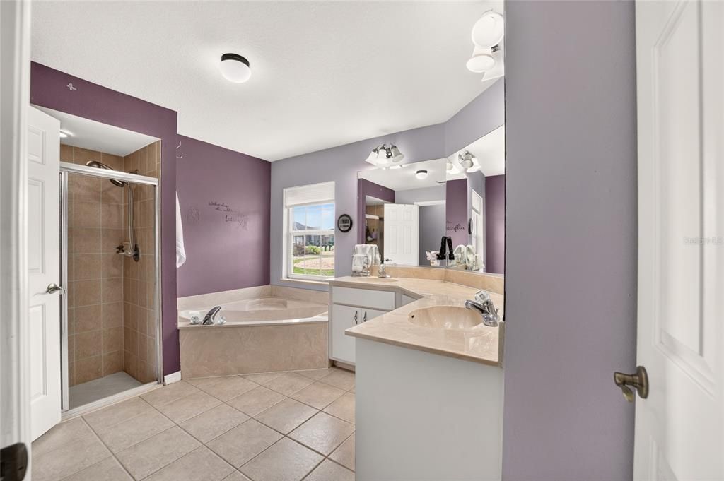 For Sale: $335,000 (3 beds, 2 baths, 2211 Square Feet)