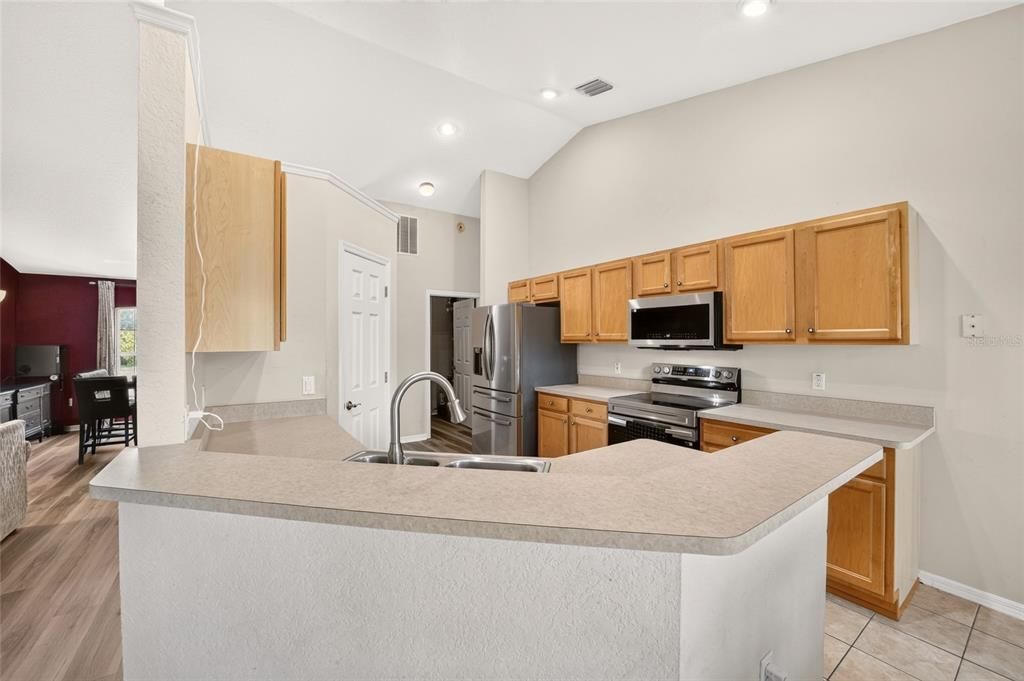 For Sale: $335,000 (3 beds, 2 baths, 2211 Square Feet)