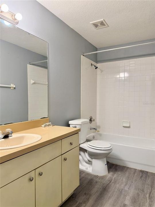 В аренду: $2,195 (4 спален, 2 ванн, 1344 Квадратных фут)