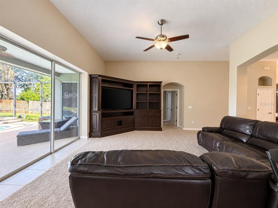 For Sale: $490,000 (3 beds, 2 baths, 2481 Square Feet)