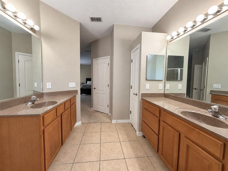 For Sale: $490,000 (3 beds, 2 baths, 2481 Square Feet)