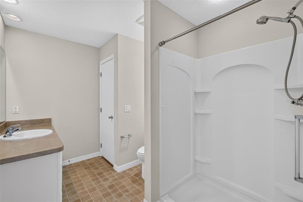 For Sale: $450,000 (3 beds, 2 baths, 1392 Square Feet)