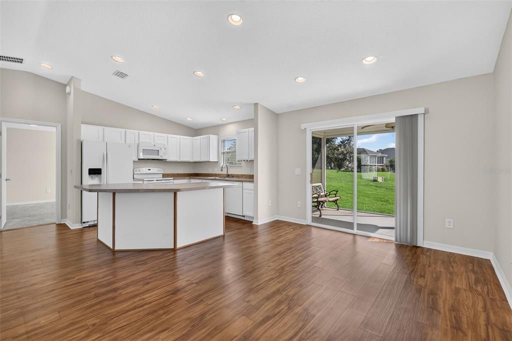 For Sale: $450,000 (3 beds, 2 baths, 1392 Square Feet)