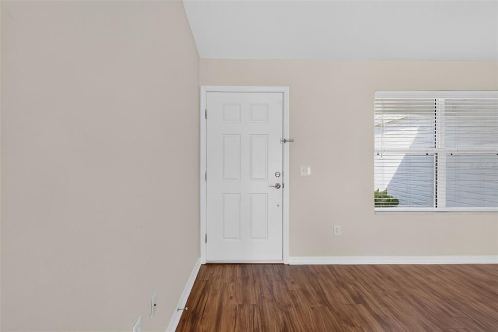 For Sale: $450,000 (3 beds, 2 baths, 1392 Square Feet)