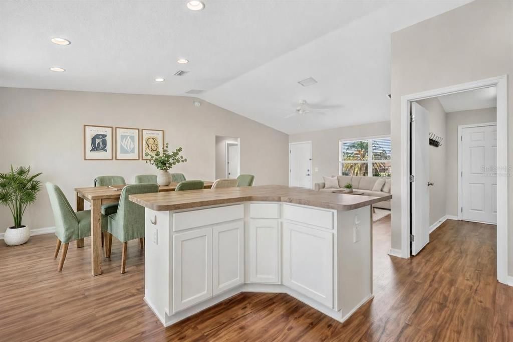 For Sale: $450,000 (3 beds, 2 baths, 1392 Square Feet)