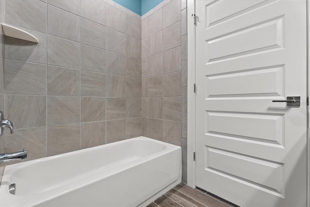 En Venta: $729,000 (4 camas, 3 baños, 2192 Pies cuadrados)