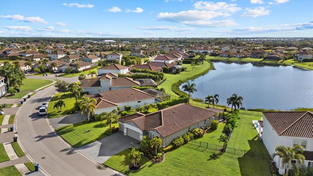 En Venta: $729,000 (4 camas, 3 baños, 2192 Pies cuadrados)