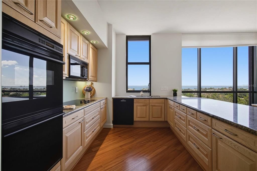 For Sale: $2,200,000 (2 beds, 4 baths, 2965 Square Feet)