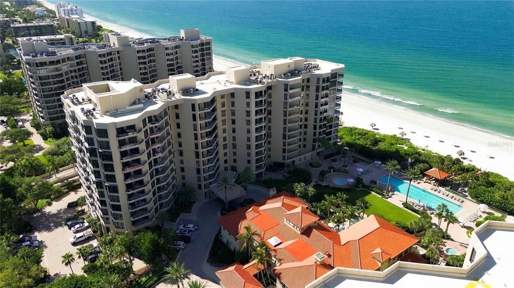 For Sale: $2,200,000 (2 beds, 4 baths, 2965 Square Feet)