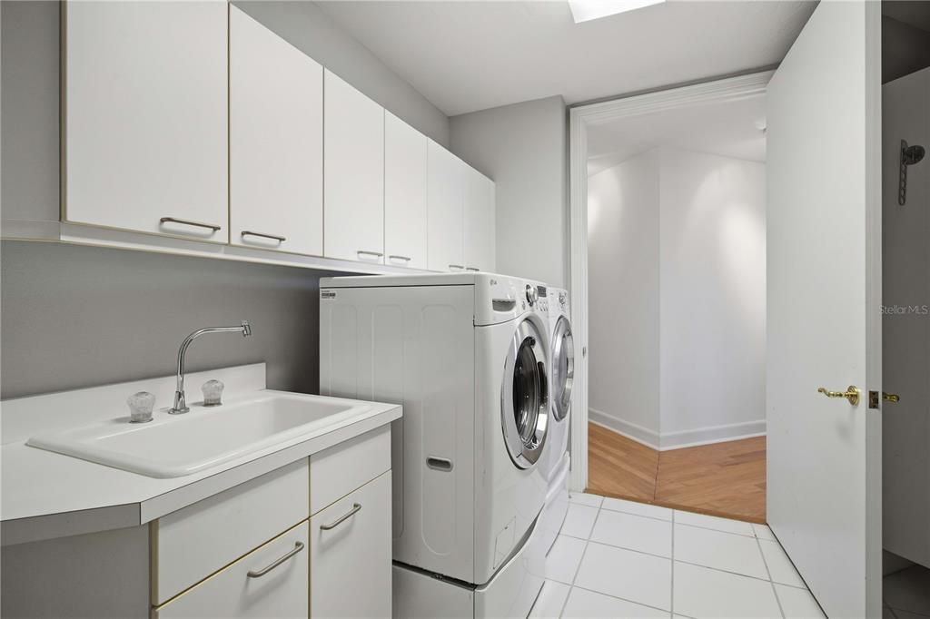 For Sale: $2,200,000 (2 beds, 4 baths, 2965 Square Feet)