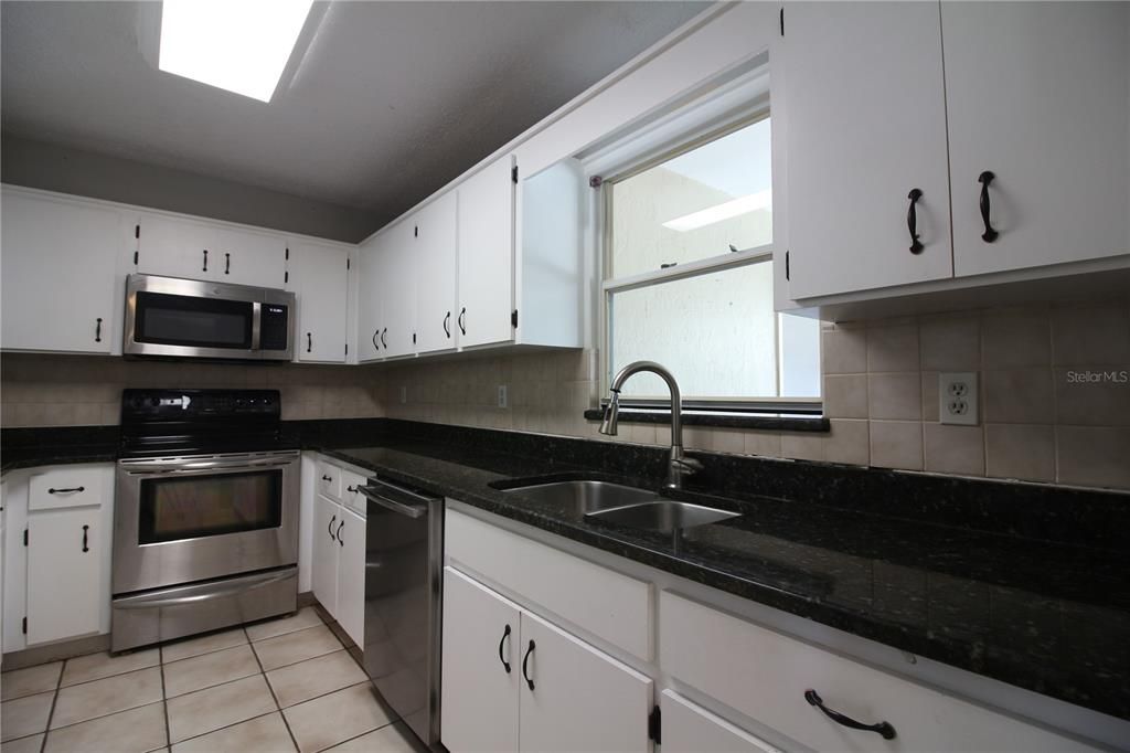 En Renta: $1,750 (3 camas, 2 baños, 1436 Pies cuadrados)