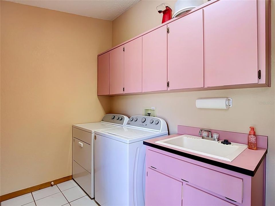 For Sale: $379,000 (3 beds, 2 baths, 1802 Square Feet)