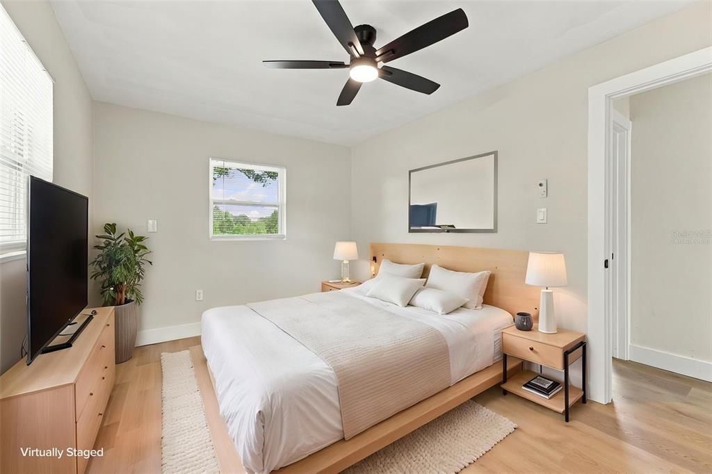 En Venta: $295,000 (5 camas, 2 baños, 1252 Pies cuadrados)