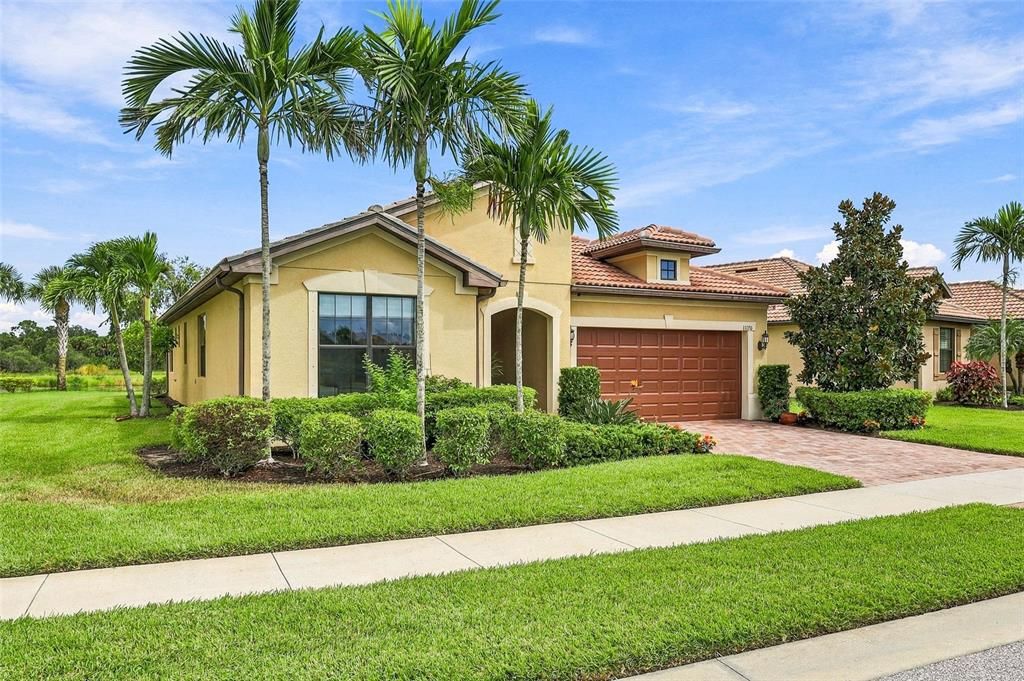 For Sale: $739,000 (2 beds, 2 baths, 1805 Square Feet)