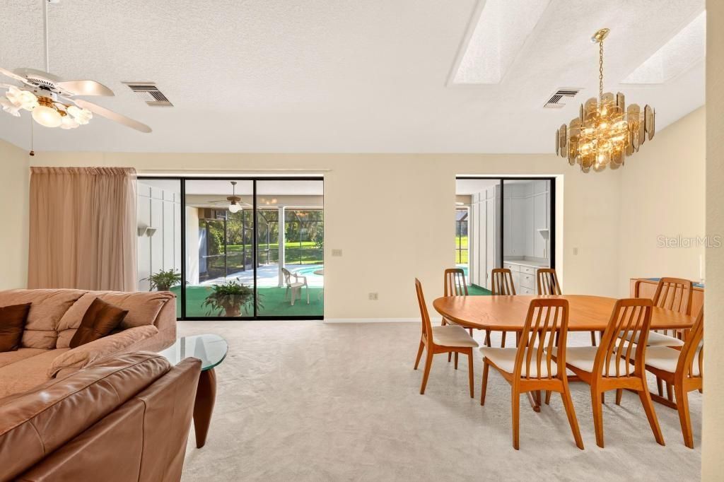 En Venta: $610,000 (4 camas, 3 baños, 2626 Pies cuadrados)