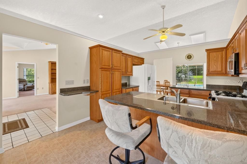 En Venta: $610,000 (4 camas, 3 baños, 2626 Pies cuadrados)
