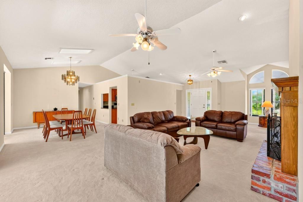 En Venta: $610,000 (4 camas, 3 baños, 2626 Pies cuadrados)