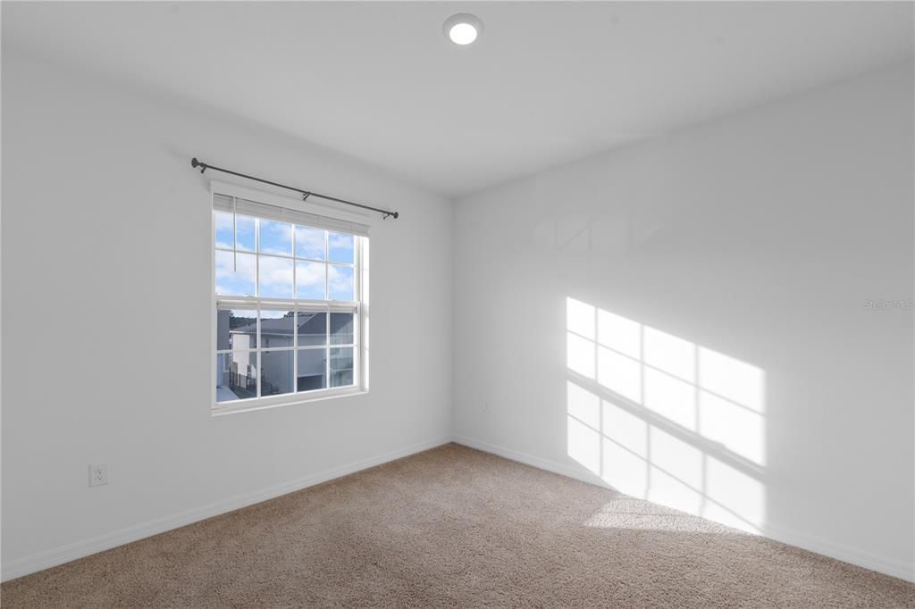 For Rent: $1,750 (3 beds, 2 baths, 1613 Square Feet)