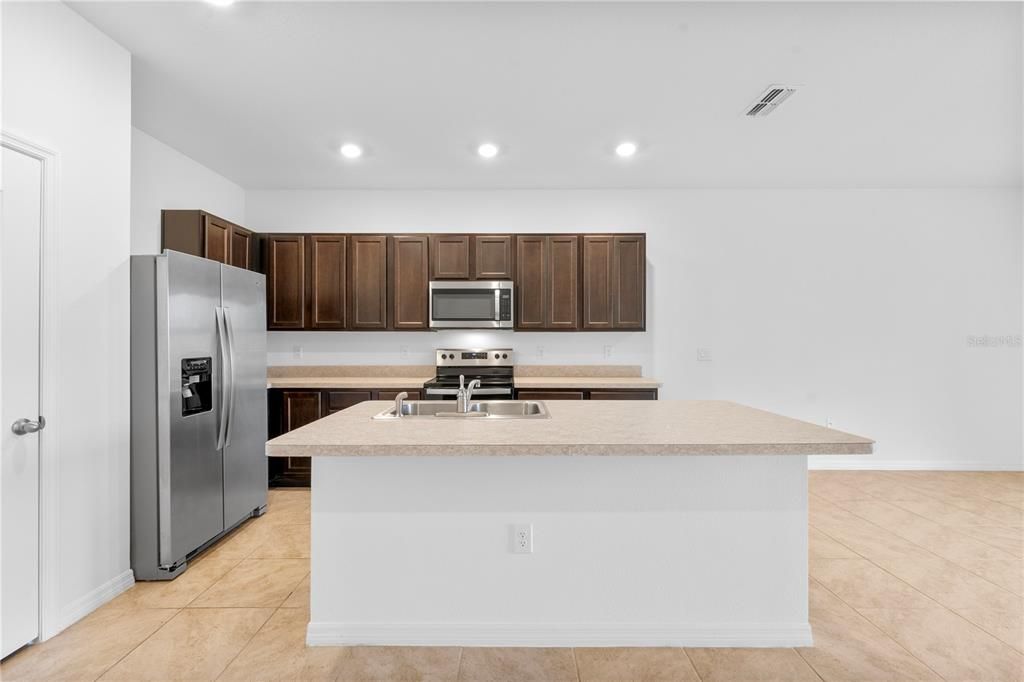 For Rent: $1,750 (3 beds, 2 baths, 1613 Square Feet)