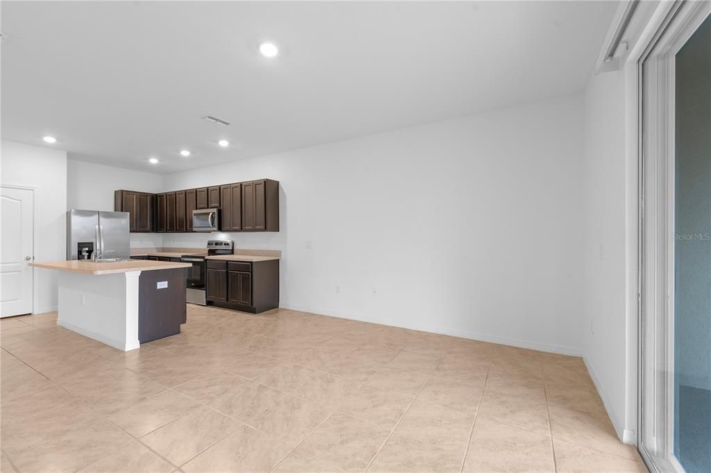 For Rent: $1,750 (3 beds, 2 baths, 1613 Square Feet)