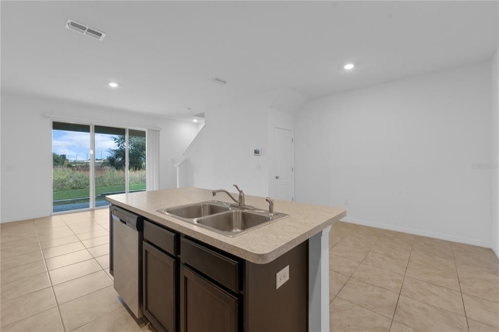 For Rent: $1,750 (3 beds, 2 baths, 1613 Square Feet)