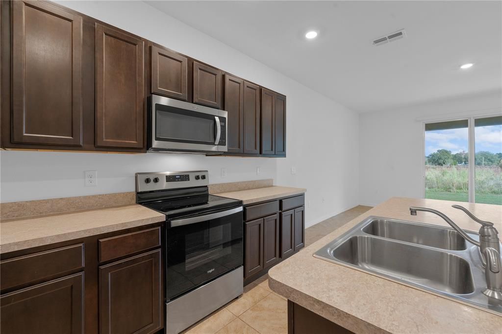 For Rent: $1,750 (3 beds, 2 baths, 1613 Square Feet)