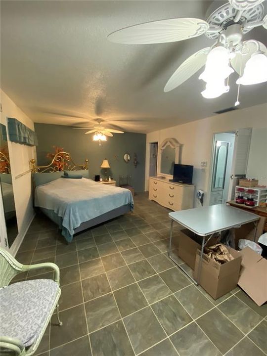 For Sale: $72,500 (1 beds, 1 baths, 836 Square Feet)