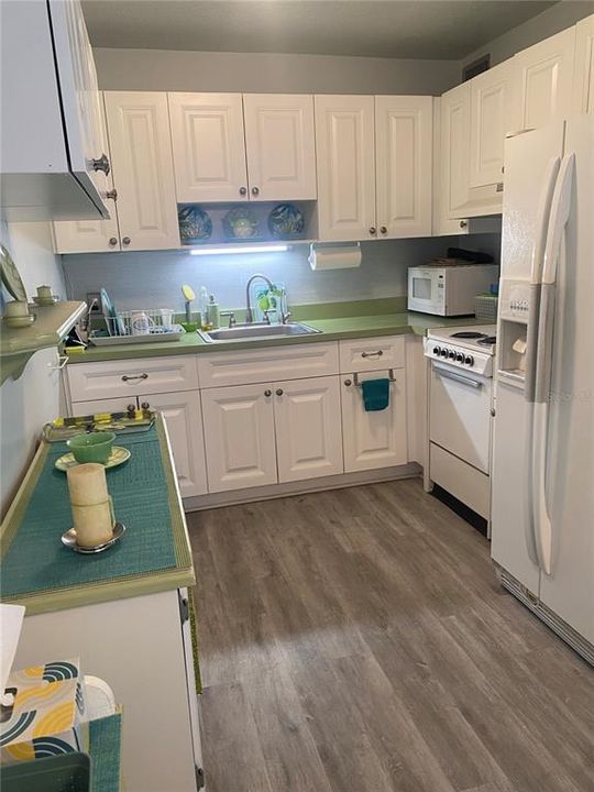 For Sale: $72,500 (1 beds, 1 baths, 836 Square Feet)