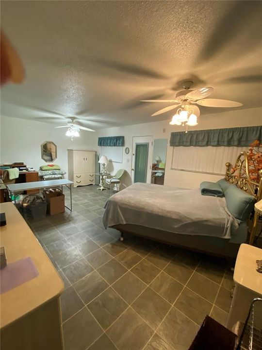 For Sale: $72,500 (1 beds, 1 baths, 836 Square Feet)