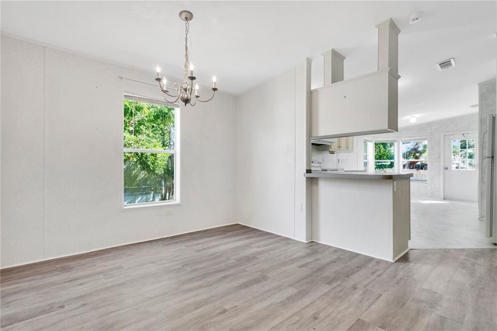 На продажу: $239,900 (3 спален, 2 ванн, 1456 Квадратных фут)