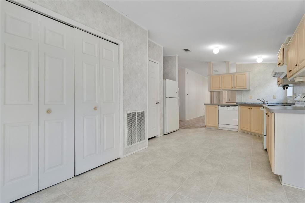 На продажу: $239,900 (3 спален, 2 ванн, 1456 Квадратных фут)