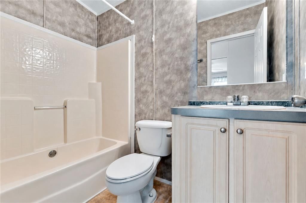 На продажу: $239,900 (3 спален, 2 ванн, 1456 Квадратных фут)