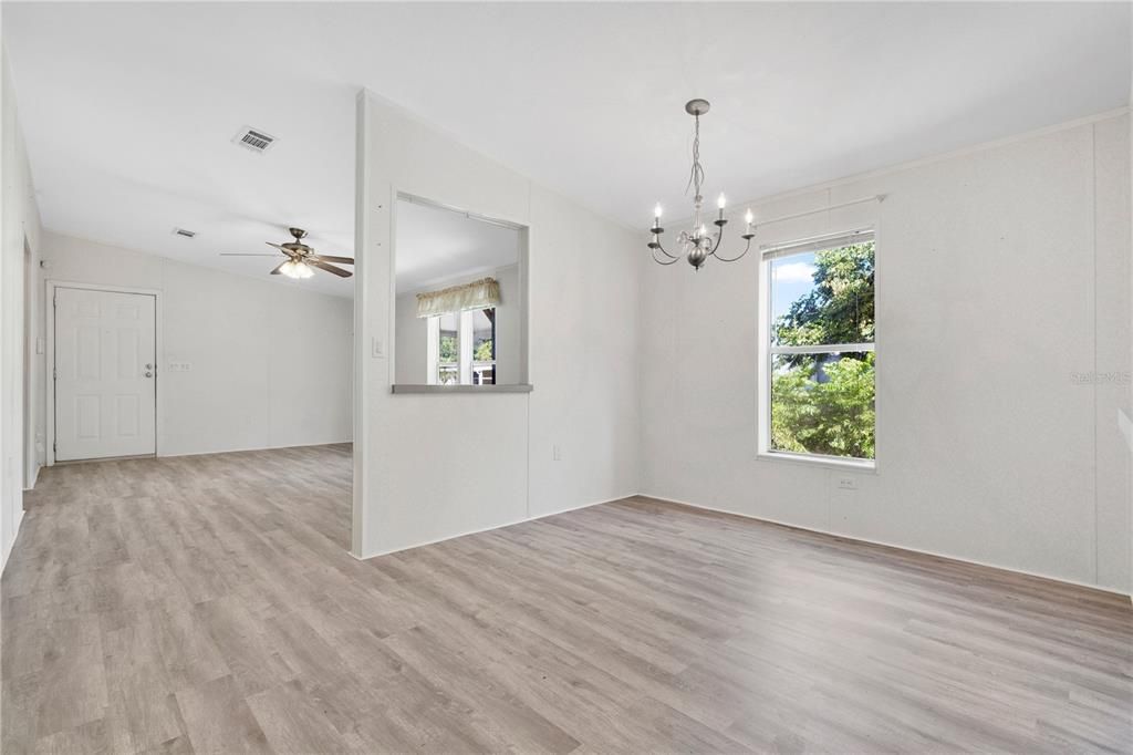 На продажу: $239,900 (3 спален, 2 ванн, 1456 Квадратных фут)