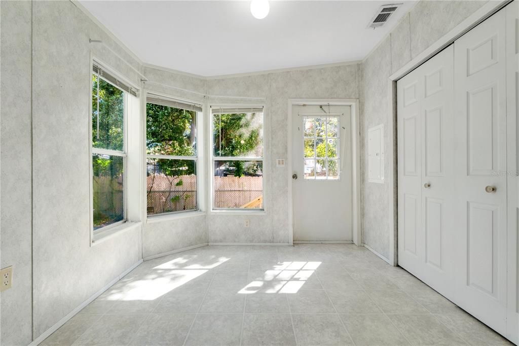 На продажу: $239,900 (3 спален, 2 ванн, 1456 Квадратных фут)