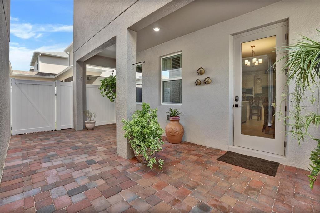 For Sale: $575,000 (5 beds, 4 baths, 2696 Square Feet)