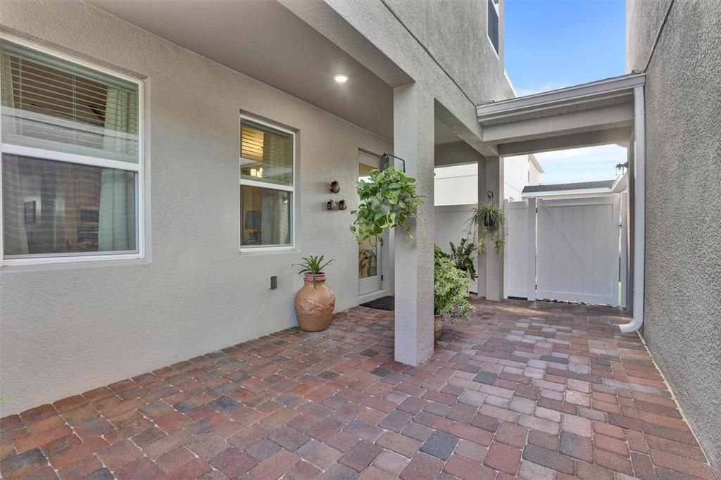 For Sale: $575,000 (5 beds, 4 baths, 2696 Square Feet)
