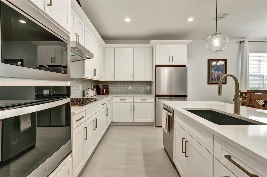 For Sale: $575,000 (5 beds, 4 baths, 2696 Square Feet)