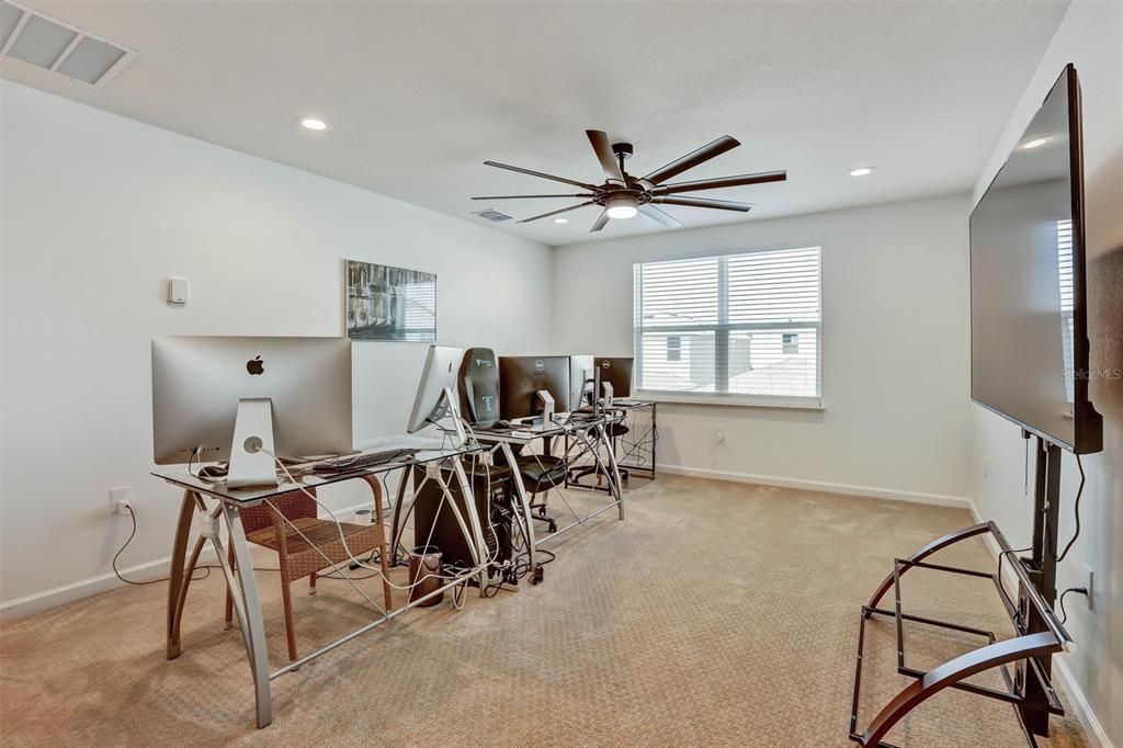 For Sale: $575,000 (5 beds, 4 baths, 2696 Square Feet)