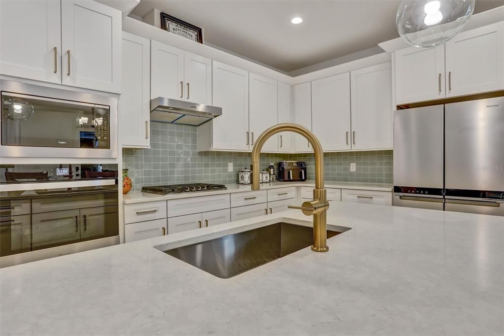 For Sale: $575,000 (5 beds, 4 baths, 2696 Square Feet)