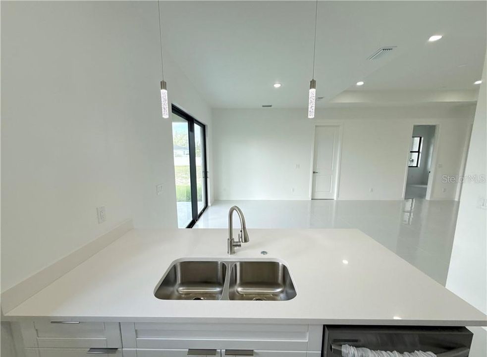 En Venta: $440,000 (4 camas, 3 baños, 1737 Pies cuadrados)
