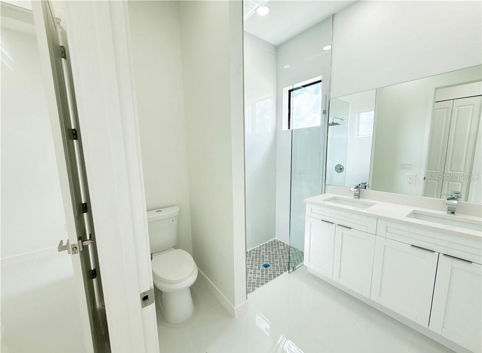En Venta: $440,000 (4 camas, 3 baños, 1737 Pies cuadrados)
