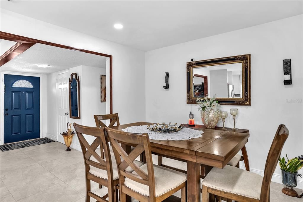 En Venta: $390,000 (4 camas, 2 baños, 1714 Pies cuadrados)