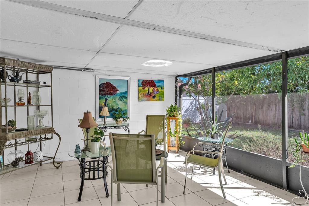 En Venta: $390,000 (4 camas, 2 baños, 1714 Pies cuadrados)