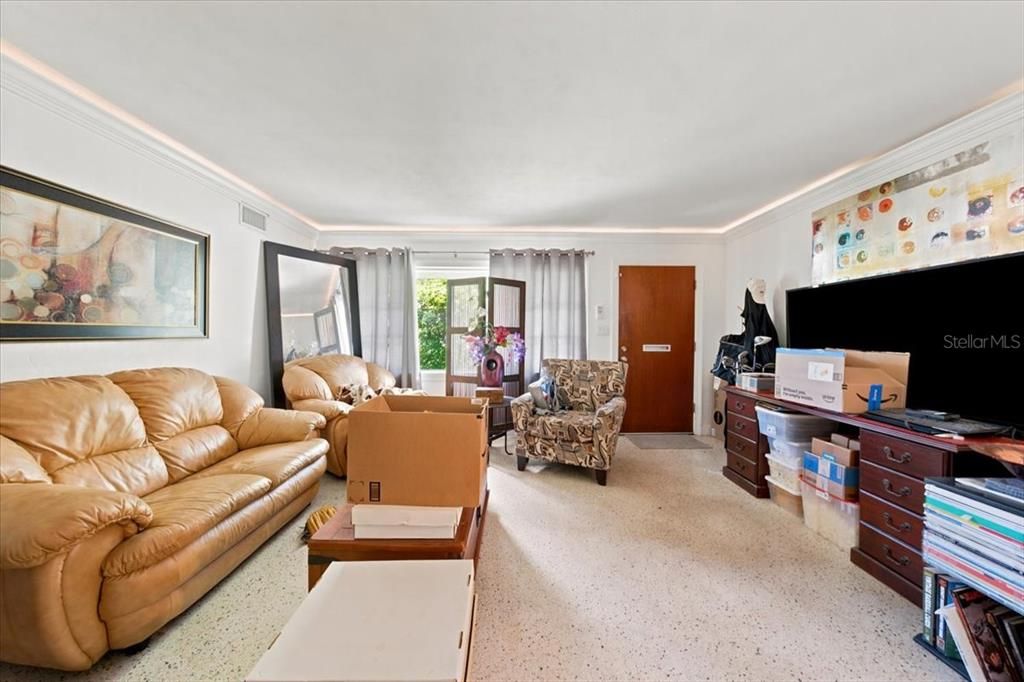 En Venta: $716,500 (3 camas, 2 baños, 1686 Pies cuadrados)